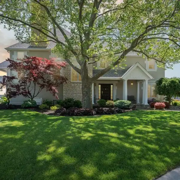 PANORAMIC LAKEFRONT LIVING IN DANBURY COVE
