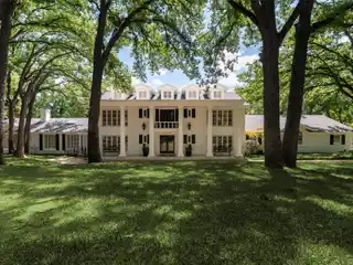 Grand Estate in Prestigious Shady Valley