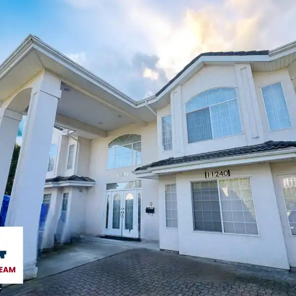 CUSTOM SEVEN BEDROOM HOME