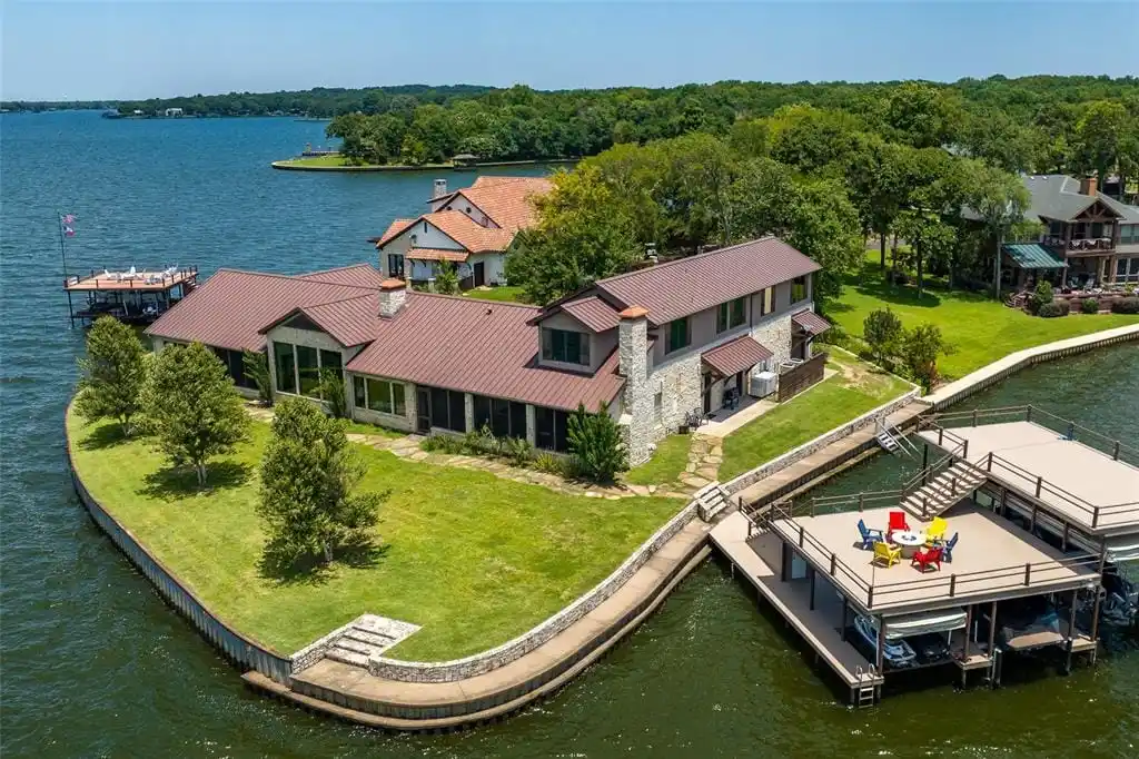 The Benchmark for Cedar Creek Lake Homes