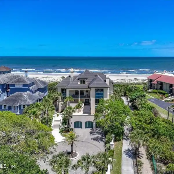 ONCE-IN-A-GENERATION OCEANFRONT ESTATE