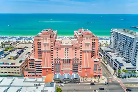 Breathtaking Gulf Views and World-Class Amenities