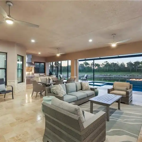 UNIQUE MASTERPIECE IN SOUGHT-AFTER STONECREEK