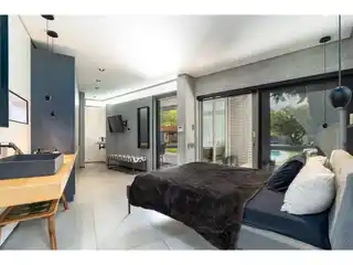 Tranquil Retreat in Valmary Park