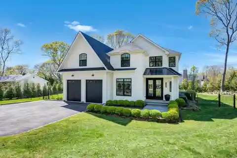 Bright and Airy Rental in Bayview Oaks