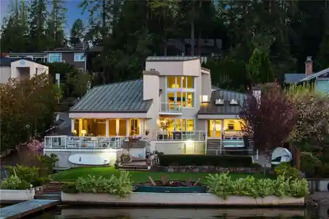 Fully Renovated Waterfront Gem in a Calm Cove