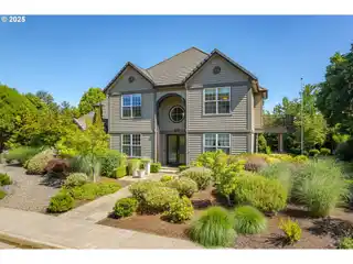 Beautifully Designed Residence in Edgewater