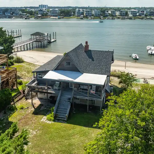 QUAINT BEACH COTTAGE ON THE BANKS CHANNEL