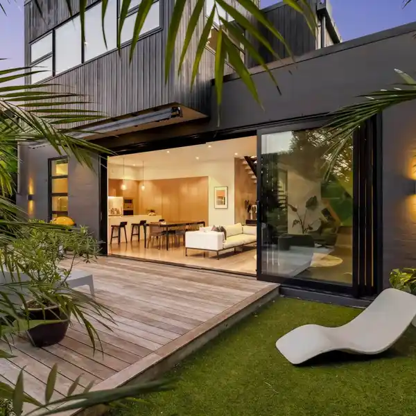 BOLD ARCHITECTURAL HOME WITH A RELAXING ATMOSPHERE DESIGN