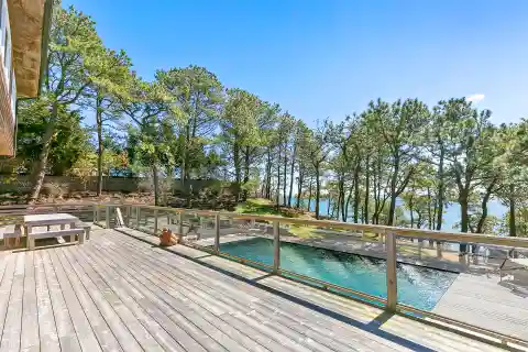 Bay Front Beauty - an Entertainer's Dream