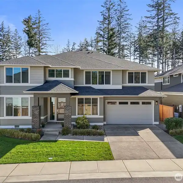 REFINED LIVING IN THE ENCLAVE
