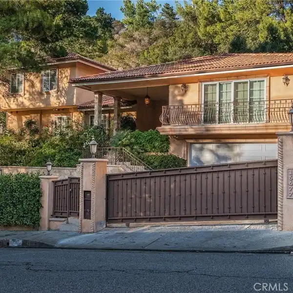 EXQUISITE, GATED TUSCAN VILLA