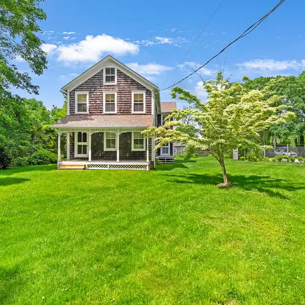 TURN OF CENTURY FARMHOUSE FOR RENT IN BRIDGEHAMPTON NORTH