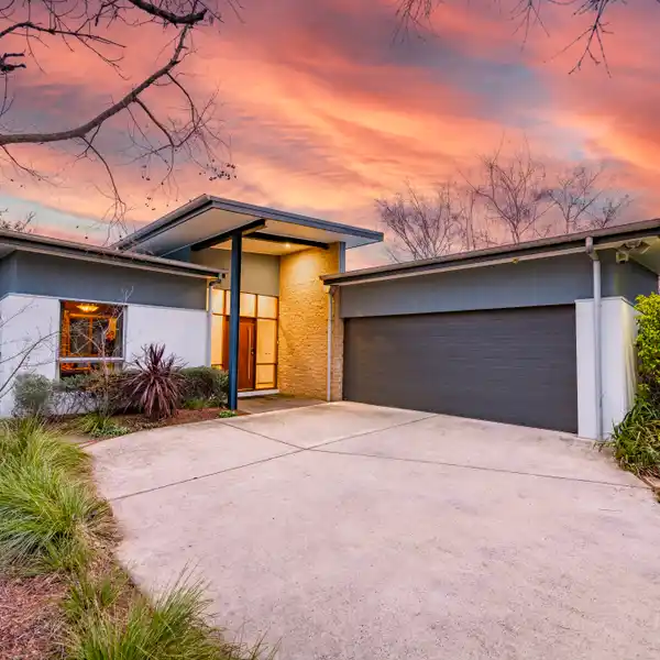 ELEGANT SINGLE-LEVEL FAMILY HOME NEAR LAKE BURLEY GRIFFIN