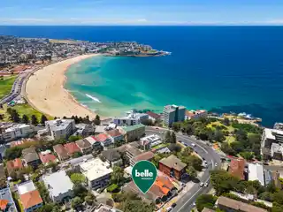 Dual-Fronted Beachside Semi with a Bright Future