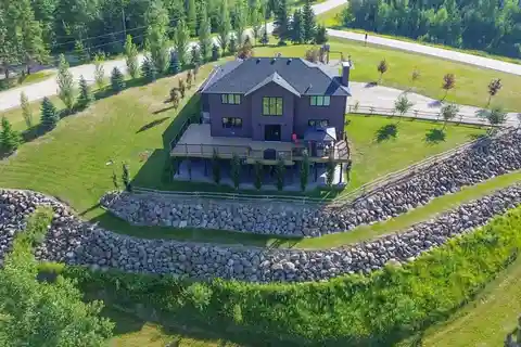 Exquisite Residence on 3.4 Acres