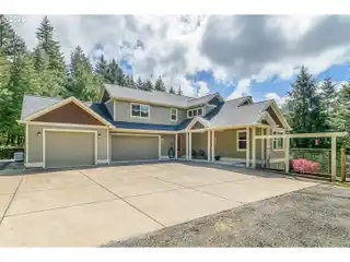 Beautiful Custom Set on Private Acres