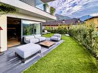 CENTRAL RETREAT WITH LUSH PRIVATE GARDEN