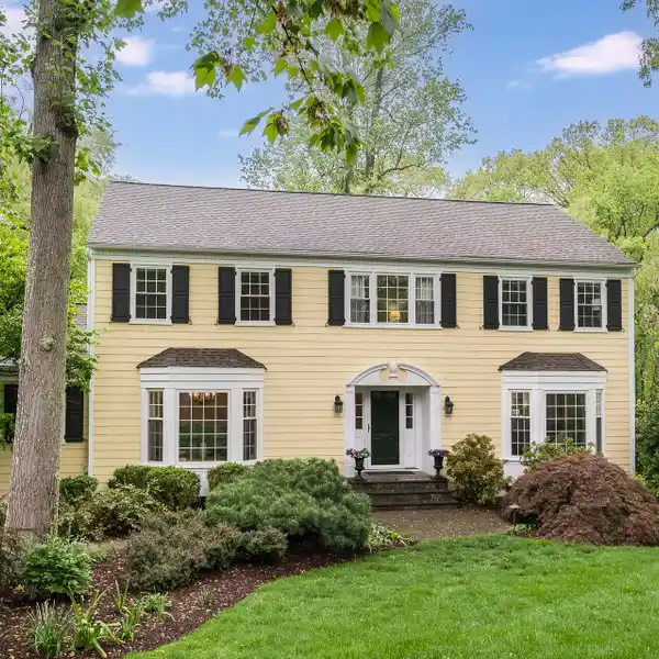 STATELY COLONIAL RESIDENCE