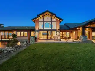 Custom Crafted Modern Luxury Residence