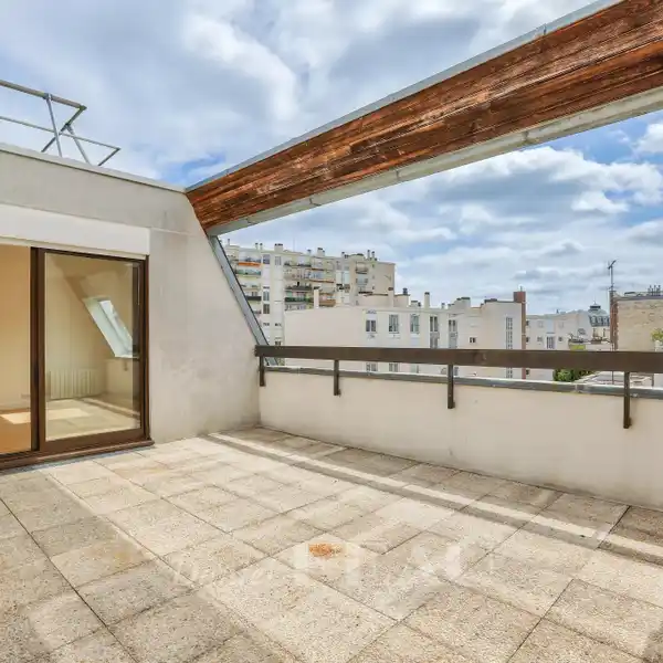 RENOVATED DUPLEX WITH EXPANSIVE PRIVATE TERRACE