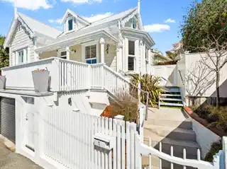Elegant Freehold Villa in Prime Grammar Zone