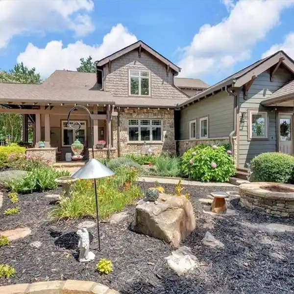 ELEVATED MOUNTAIN LIVING