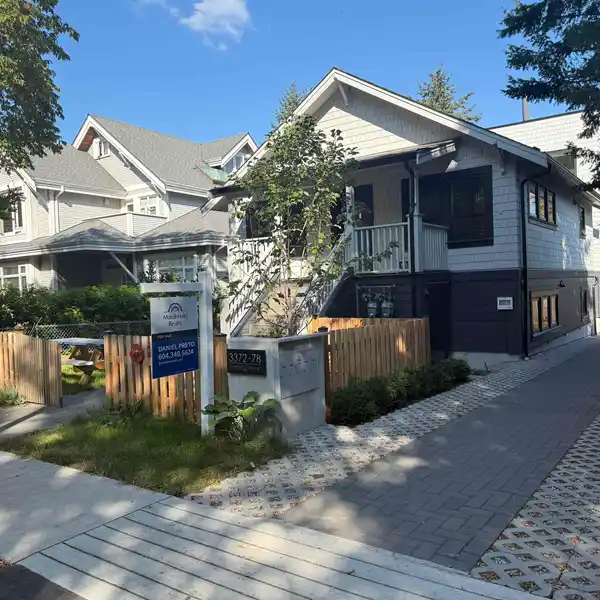 NEW HALF-DUPLEX IN DESIRABLE CEDAR COTTAGE