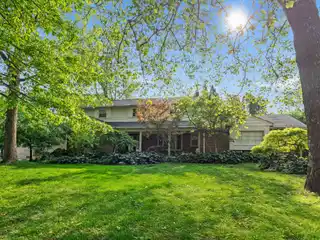 Brick Colonial in Sought-after Nottingham Forest