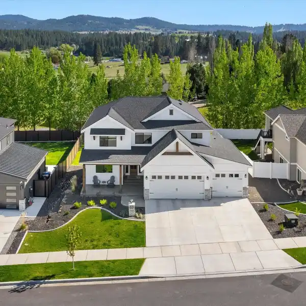 STYLE AND SERENITY IN FAIRMONT ESTATES