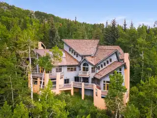 Create a Dream Elk Track Court Retreat