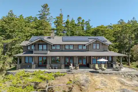 Distinction and Privacy with Breathtaking Views