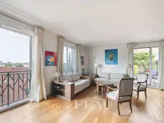 Terraced Apartment with Iconic Parisian Skyline Views