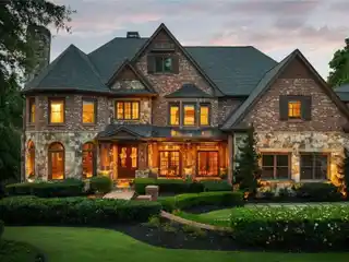 Distinguished Residence in Prestigious Creekstone Estates
