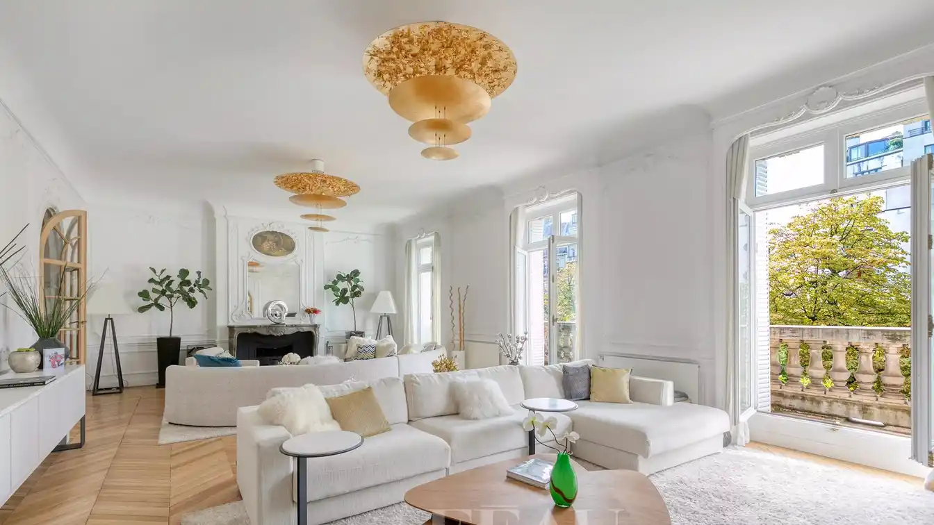 Exceptional Full-floor Apartment