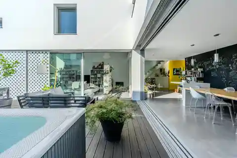 Architect’s Light-Filled Retreat with Private Garden