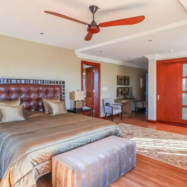 MODERN ELEGANCE MEETS GOLFSIDE TRANQUILITY