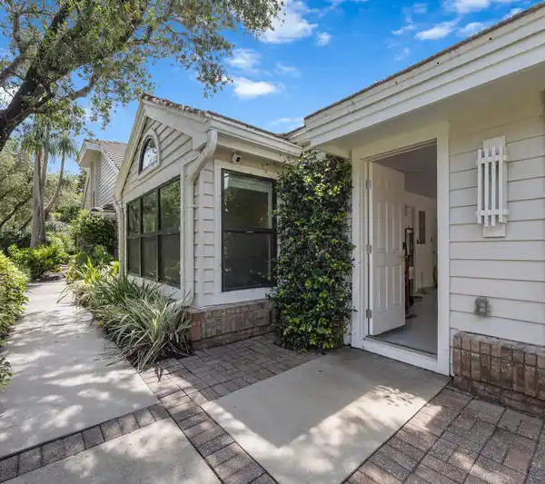 FABULOUS CENTRALLY LOCATED RESIDENCE