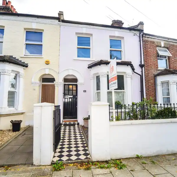 DELIGHTFUL MID-TERRACED VICTORIAN HOME