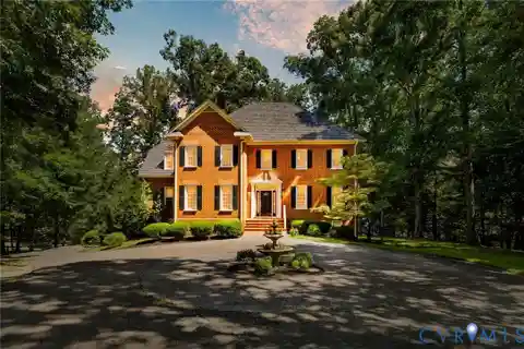 Waterfront Elegance on Woodland Pond