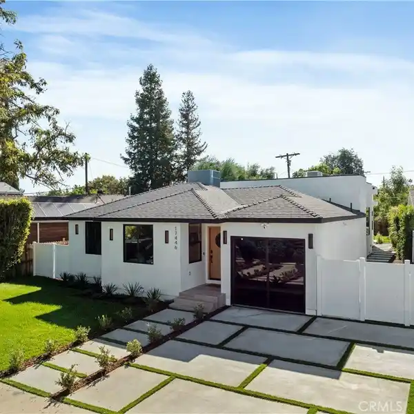 STUNNING CUSTOM-BUILT HOME ON A GENEROUS LOT