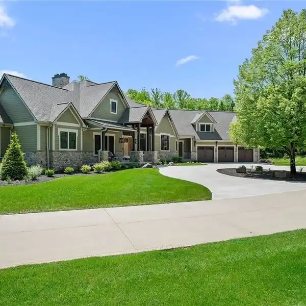 DISTINCTIVE 5.21-ACRE ESTATE