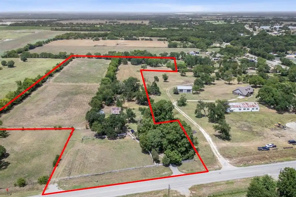 Rare 10-plus-acre Ranch in Mckinney
