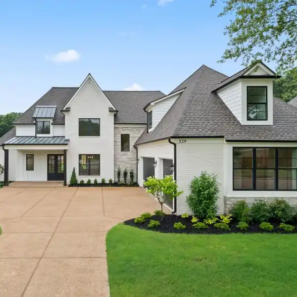 NEW CONSTRUCTION IN AN EXCLUSIVE ENCLAVE