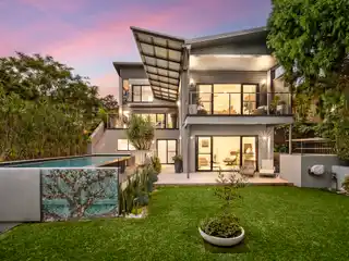 Contemporary Style Stunning Family Residence