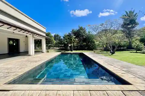 Rivière Noire Villa with Panoramic Mountain Views