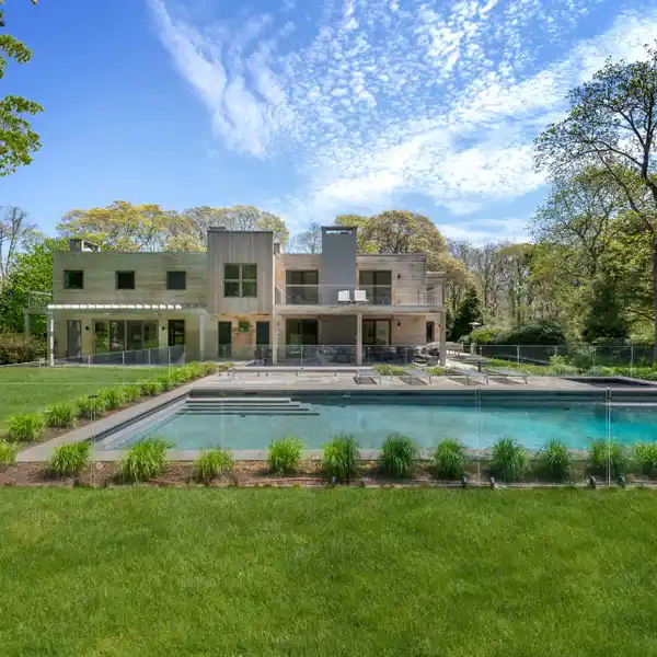 THE EPITOME OF LUXURY LIVING IN EAST HAMPTON SOUTH