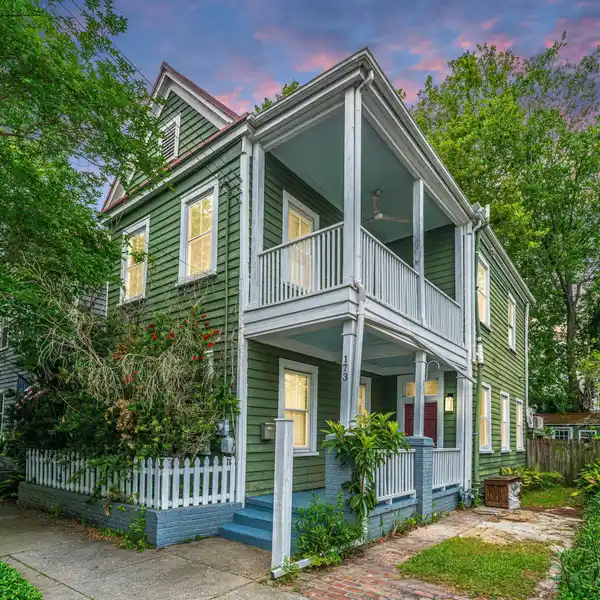 ELEGANT CHARLESTON SINGLE HOME