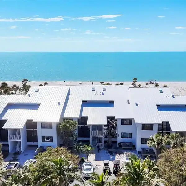 BEACHFRONT CONDOMINIUM WITH BREATHTAKING GULF VIEWS