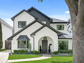 Sophisticated Briarwood Retreat with Modern Elegance